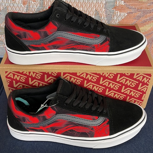 Vans Comfycush Old School 
After Dark Black/Red
VNOA5DYCY09
WMNS sneakers - Picture 4 of 16